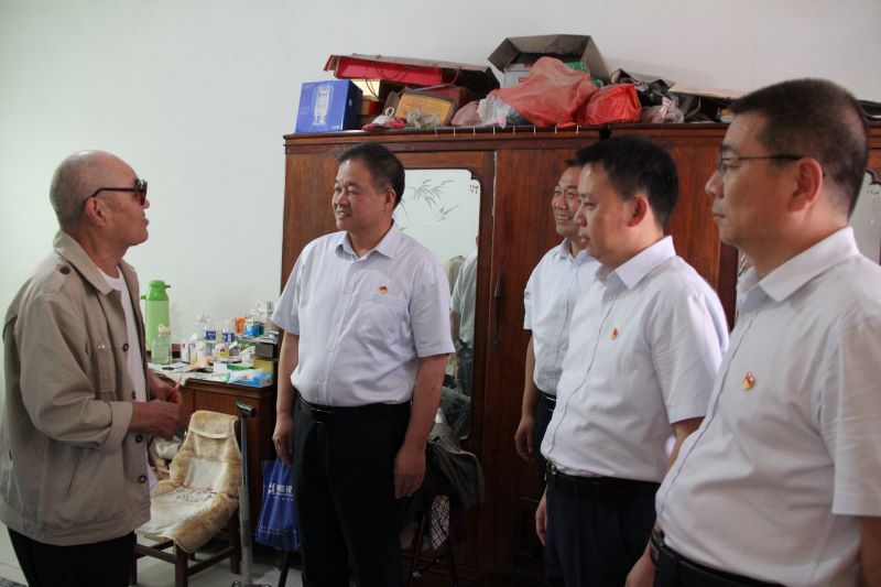 博農(nóng)集團領導走訪慰問老黨員、困難黨員